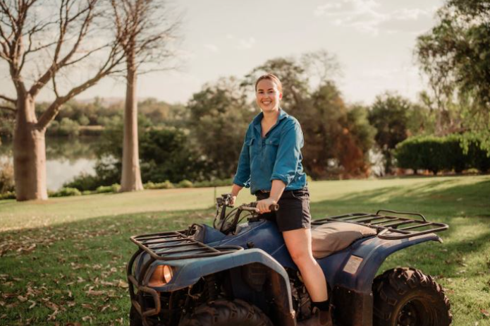 Auctionsplus Perth-born Bec McMullin is learning on the job after purchasing Riverfarm Mangoes with husband Luke. Photo Tarna Waters Photography and Film. 8.1.22