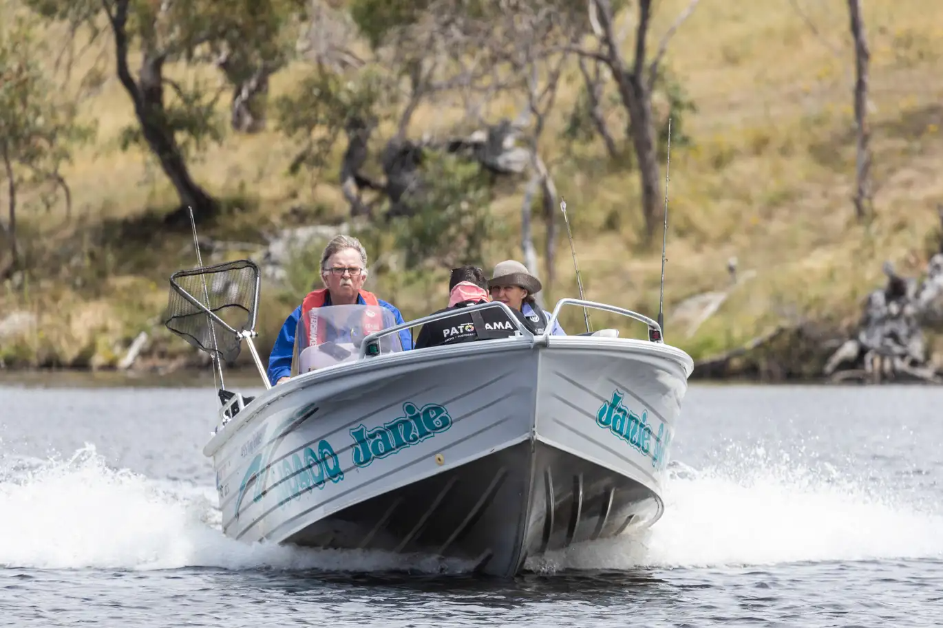 Auctionsplus the box 16.5.22 $5 million for a fishermans paradise in the high country Adaminaby in the Snowy Mountains  speedboat pic 6