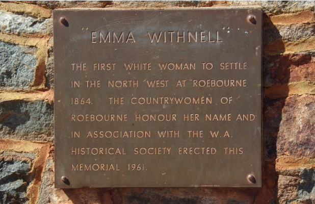 Auctionsplus the box Emma Withnell plaque 6.6.22