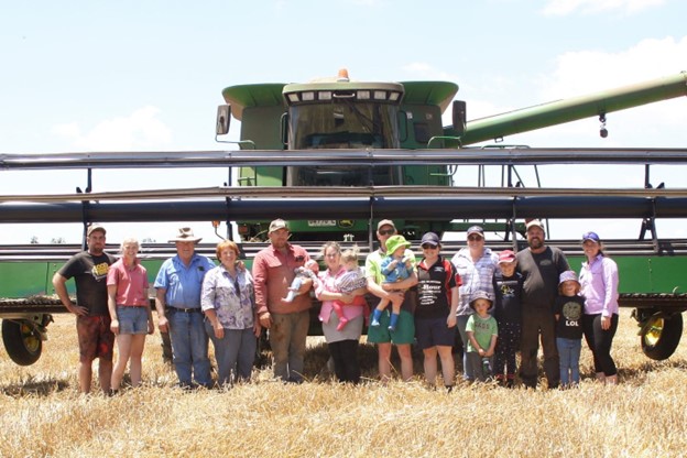 Auctionsplus the box Mudford family 6.7.22