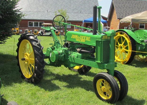 Auctionsplus the box The all-time bestseller Model B - selling an impressive 300,000 between 1935 and 1953. Credit tractordata.com 8.9.22