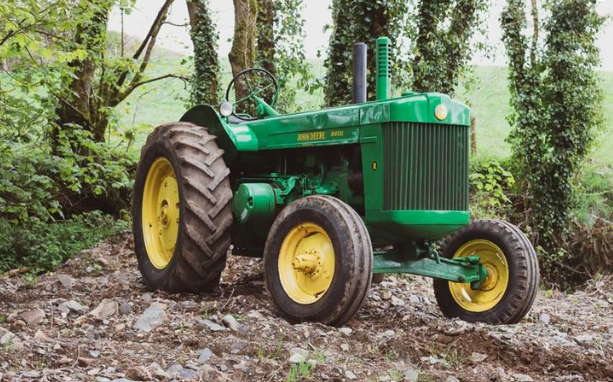 Auctionsplus the box The first of John Deere’s diesel tractors, the Model R is in high demand for collectors. Credit  tamarvintagetractors.co.uk 8.9.22