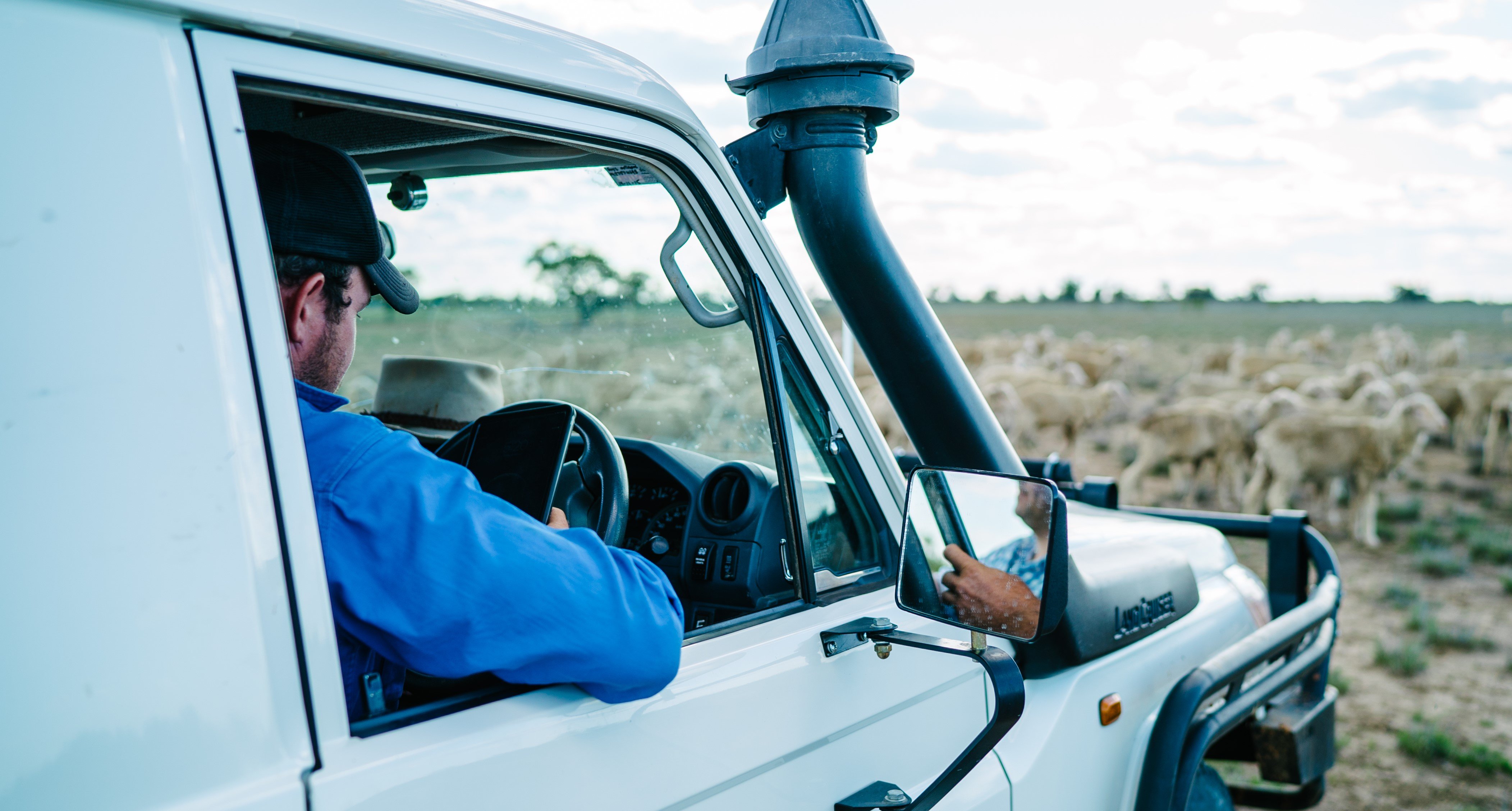 Telstra inks deal with Starlink to improve rural connectivity_1