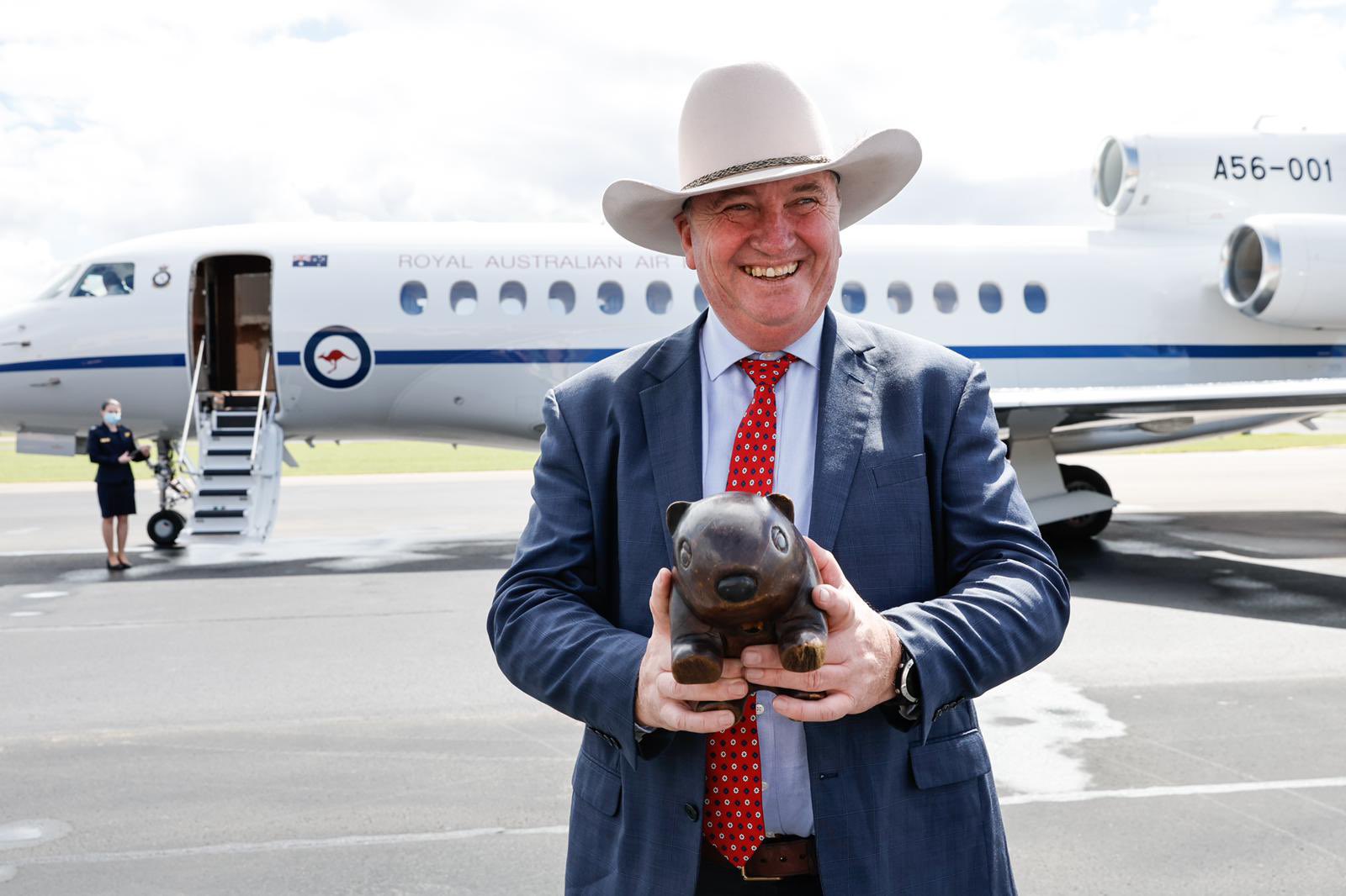 Barnaby Joyce announces defection to One Nation