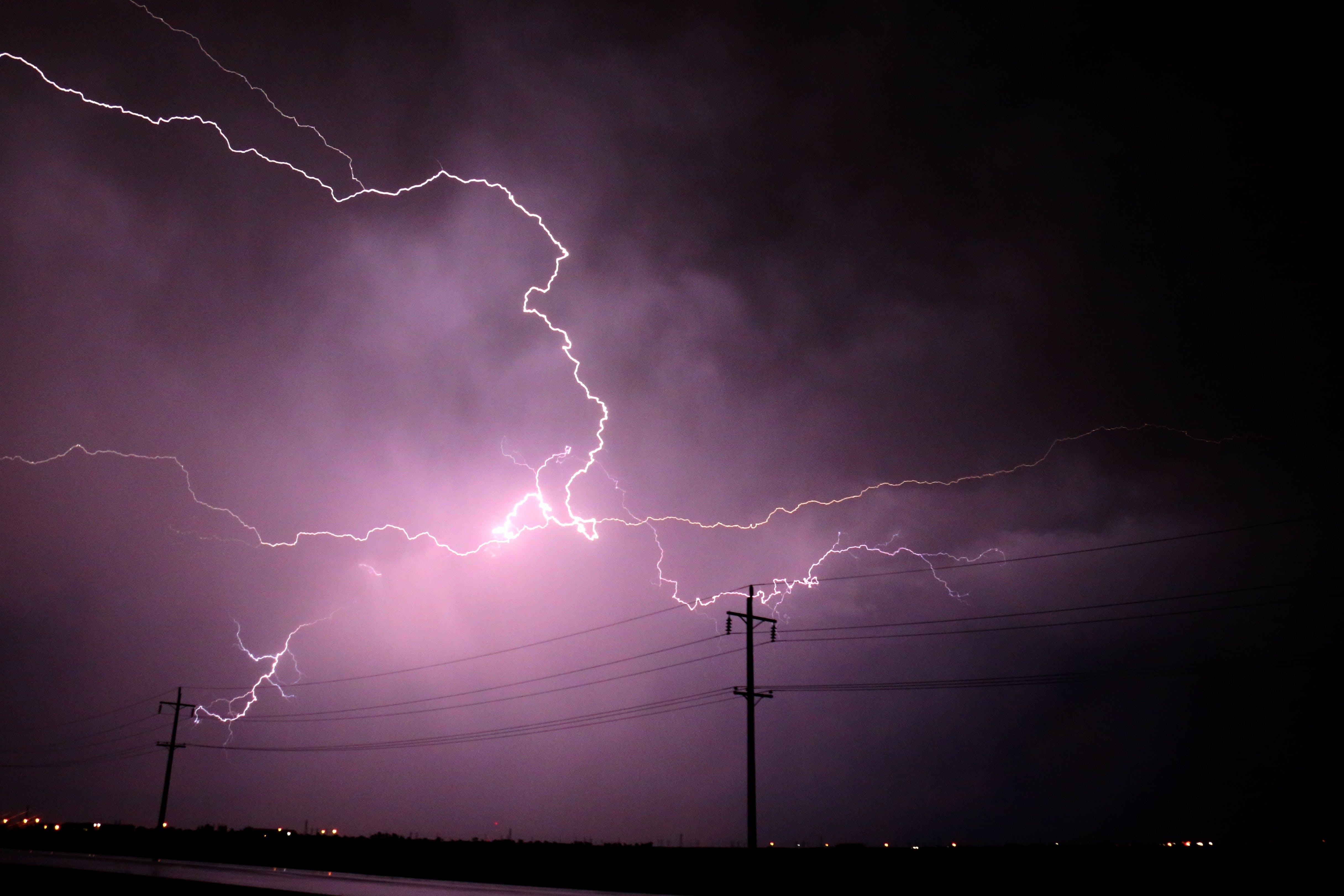 Jane Bunn: Flooding rain shifts to south-east VIC to end the week