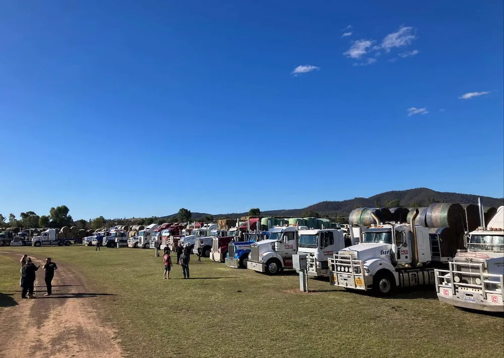 34 trucks on way to Upper Hunter with 1200 bales of hay